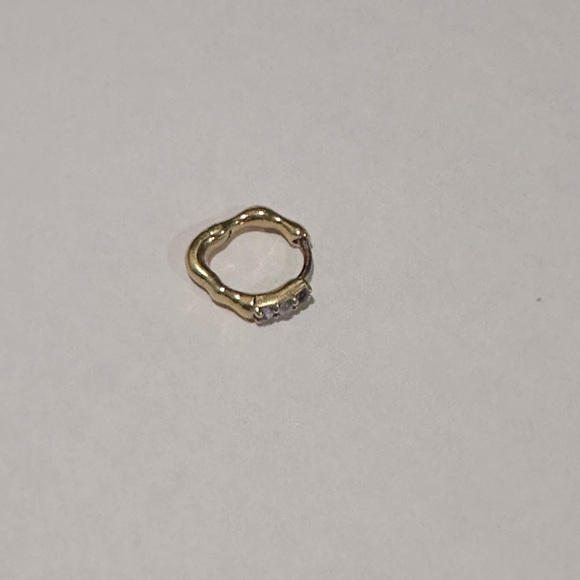 Maria Black hug earring - Picture 3 of 3